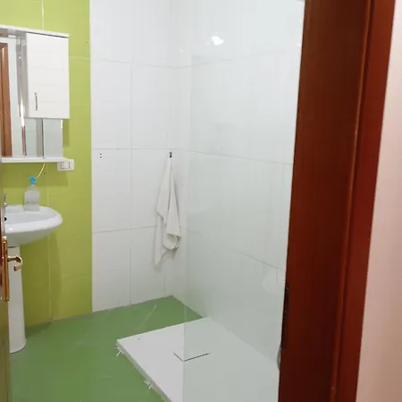 Hostel Royal 2 Opposite Nalu Bar *