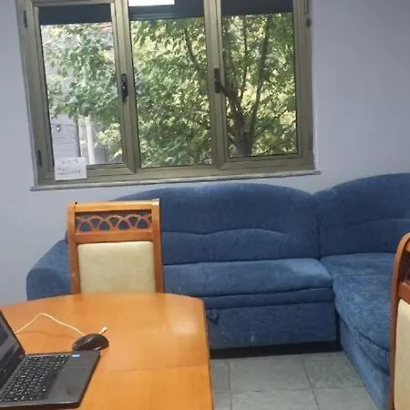 Royal 2 Opposite Nalu Bar بيت شباب