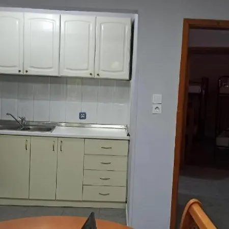 Royal 2 Opposite Nalu Bar Hostel *