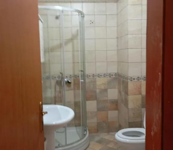 Royal 2 Opposite Nalu Bar * تيرانا