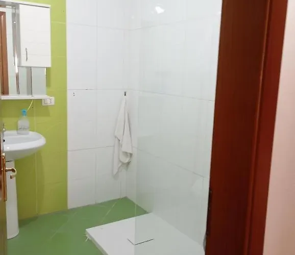 Royal 2 Opposite Nalu Bar تيرانا