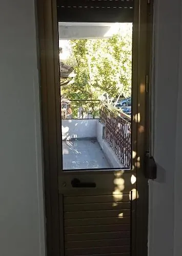 Royal 2 Opposite Nalu Bar بيت شباب