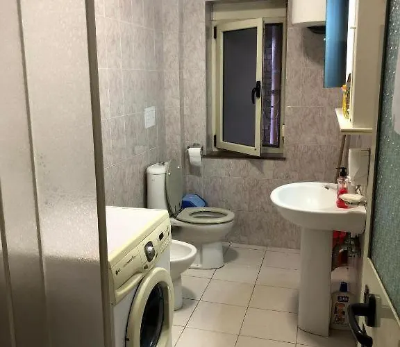 Royal 2 Opposite Nalu Bar بيت شباب تيرانا