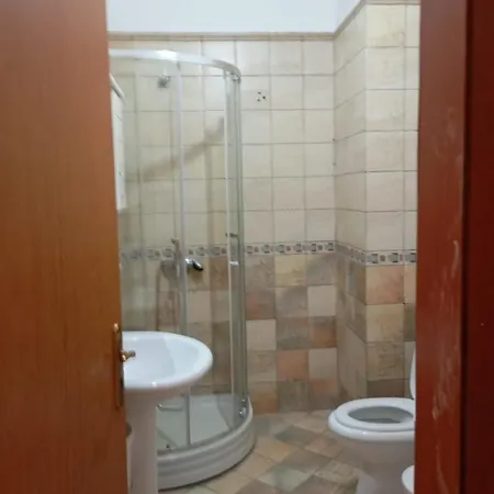 Hostel Royal 2 Opposite Nalu Bar Tirana