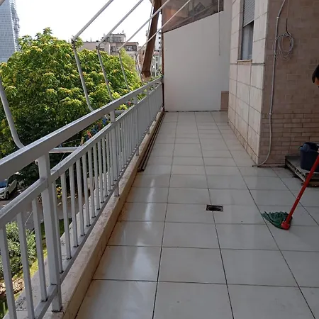 Royal 2 Opposite Nalu Bar Hostal *