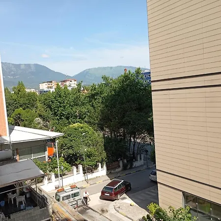 Royal 2 Hostel * Tirana