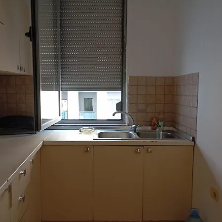 Royal 2 Opposite Nalu Bar Hostal