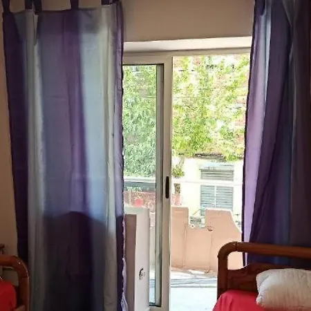 Royal 2 Opposite Nalu Bar Hostal *