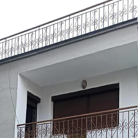 Royal 2 Opposite Nalu Bar Hostal *