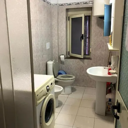 Royal 2 Opposite Nalu Bar Hostal Tirana