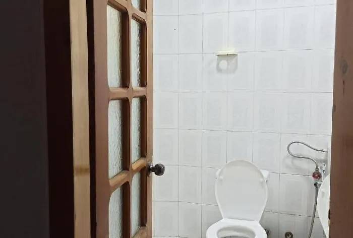 Royal 2 Opposite Nalu Bar Hostel *